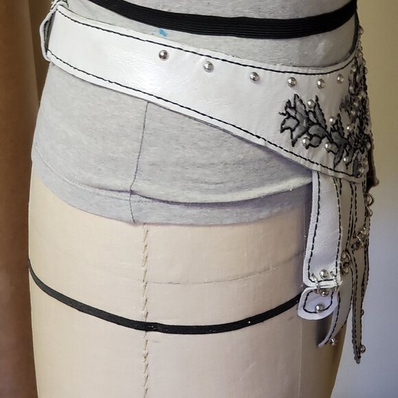 Brand New Contoured belt - Light gray whole grain leather. Handcrafted main image 6